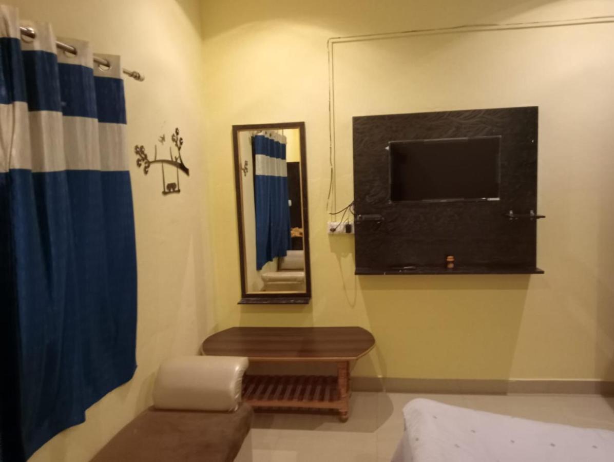 Gangotri Inn Βαρανάσι Εξωτερικό φωτογραφία